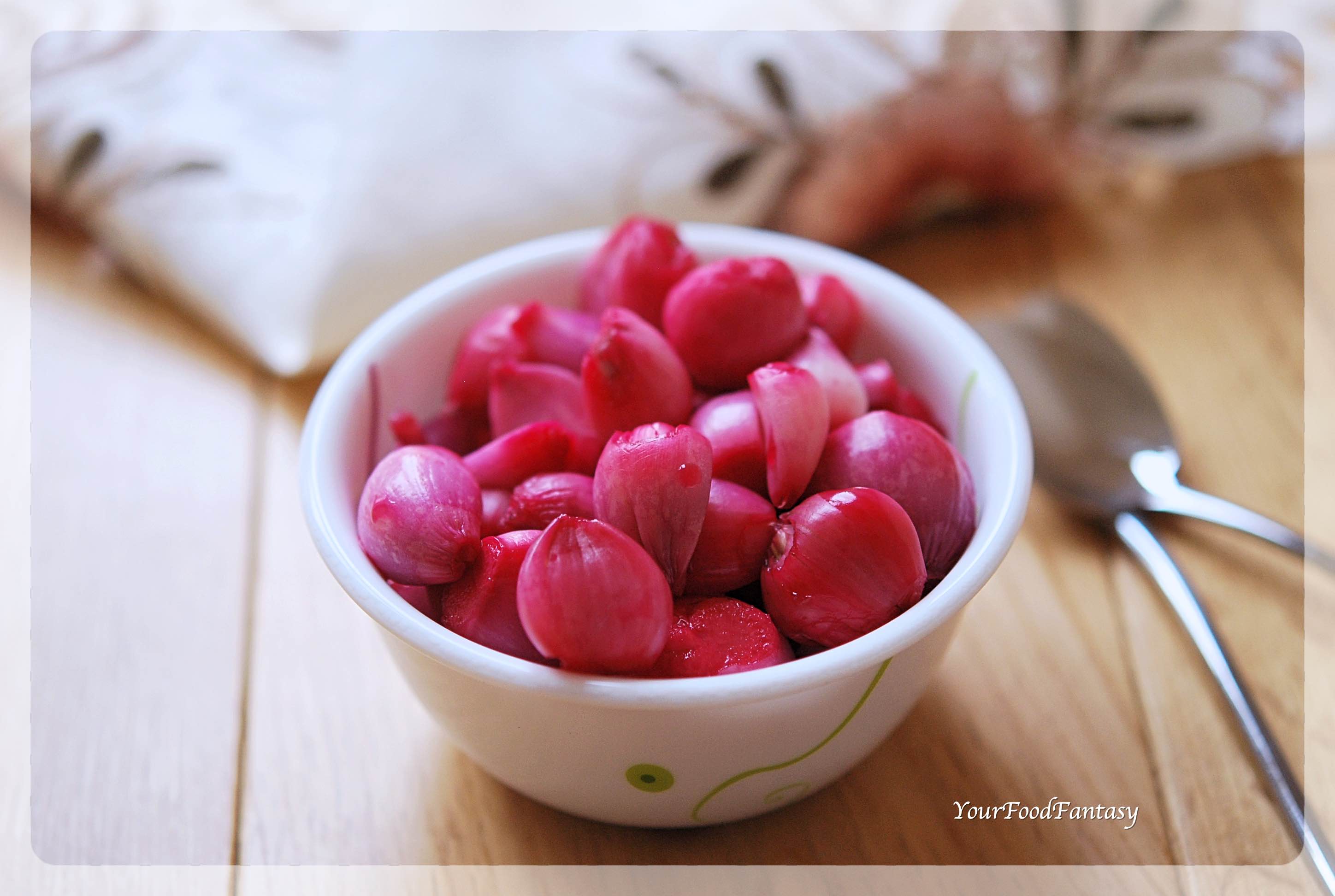 Red Pickled Onion Recipe - Sirke Wali Pyaz Recipe