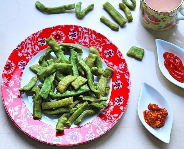 Spinach Namak Para Recipe | Your Food Fantasy