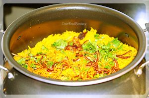 Layering of chicken in chicken biryani preparation recipe | yourfoodfantasy.com